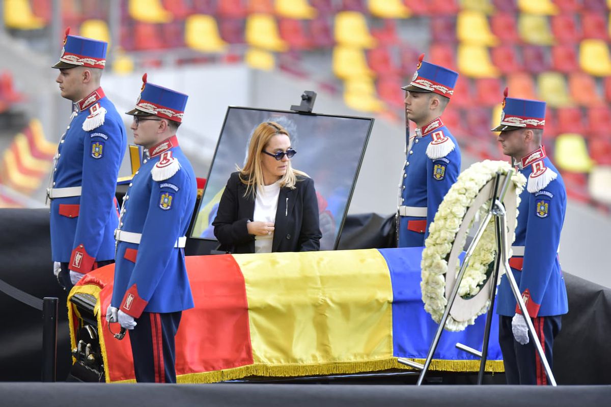 Simona Halep, Andreea Esca și Elisabeta Lipă și-au luat rămas bun de la Mircea Lucescu: „Marile valori sunt din ce în ce mai puține”