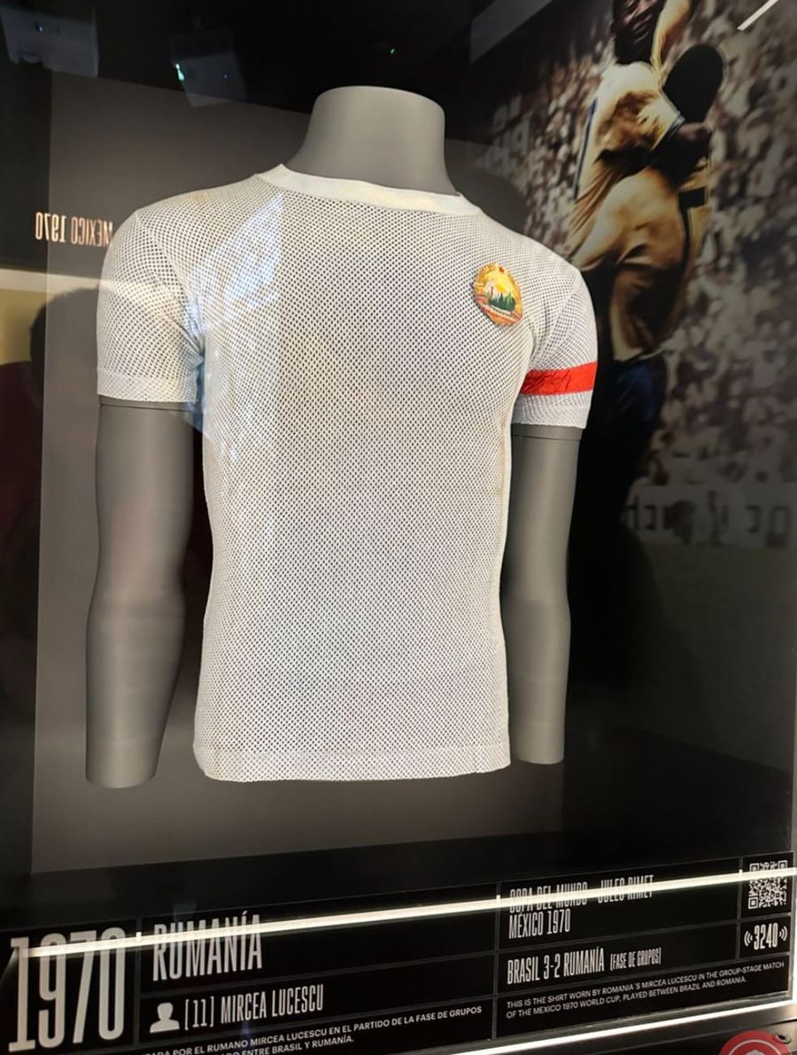 Când titanii s-au întâlnit! Lucescu, poveste de fotbal cu Pele: „Tricoul lui este la mine, nespălat încă, are iarbă pe el”