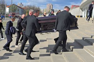 Sicriul lui Mircea Lucescu, depus azi și mâine la Arena Națională » Când va fi înmormântat + Imagini de la stadion