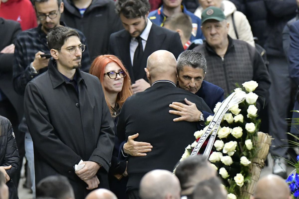 Cadre de Cristi Preda de la priveghiul lui Mircea Lucescu