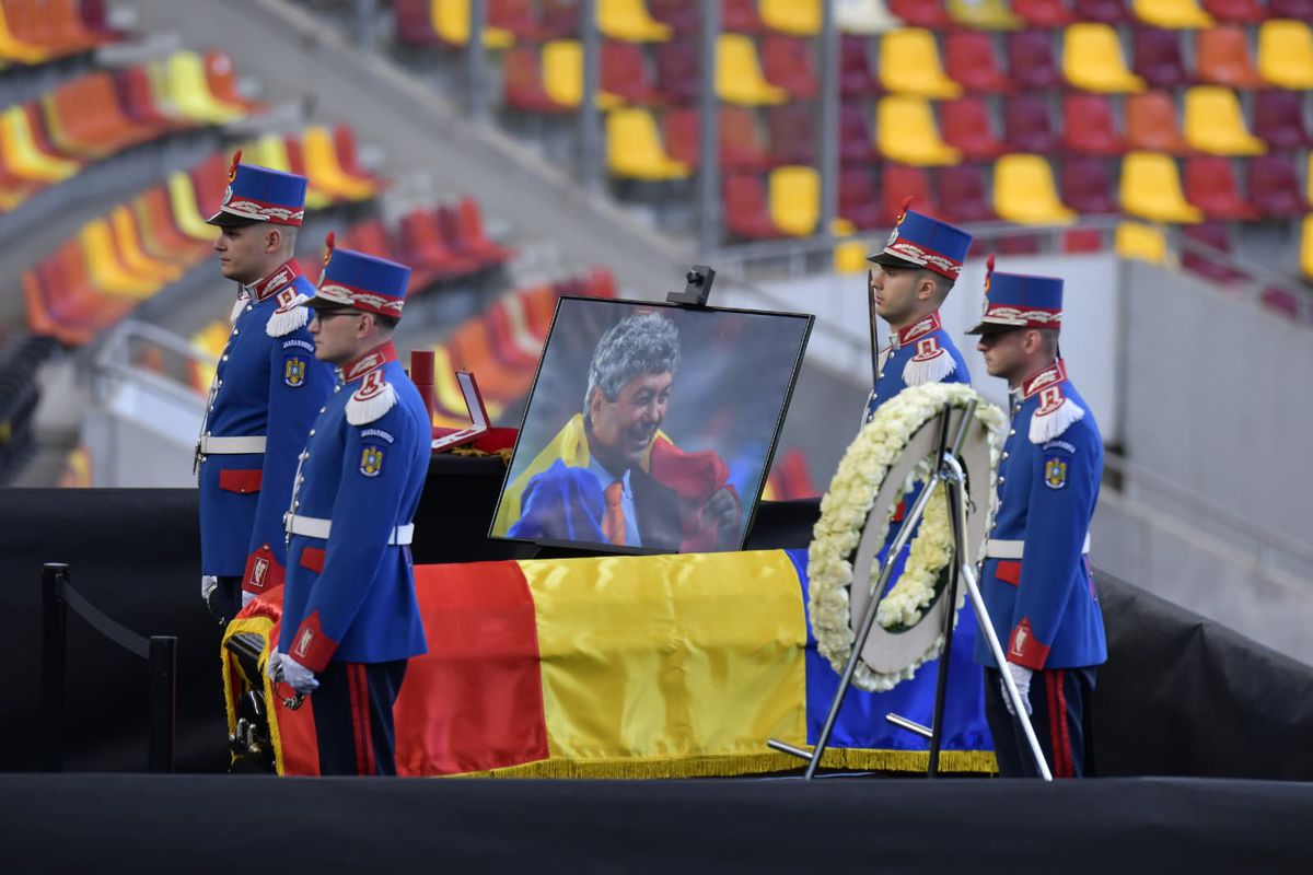 Sicriul cu trupul lui Mircea Lucescu, depus la Arena Națională