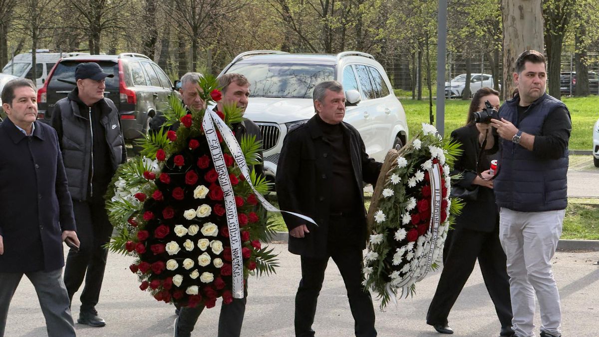 Gică Hagi, la căpătâiul lui Mircea Lucescu // foto: Cristi Preda (GSP)