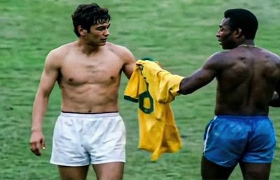 Când titanii s-au întâlnit! Lucescu, poveste de fotbal cu Pele: „Tricoul lui este la mine, nespălat încă, are iarbă pe el”