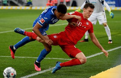 Revoluție în fotbal după pandemie? Schimbări majore propuse de un medic din Bundesliga: cornere cu mâna, mască și alte reguli inedite