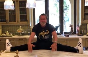 VIDEO Arnold Schwarzenegger face „sfoara” la 72 de ani, cu trabucul în gură :D Clipul cu care a devenit viral: „Flexibilitatea e la fel de importantă ca antrenamentul cu greutăți”