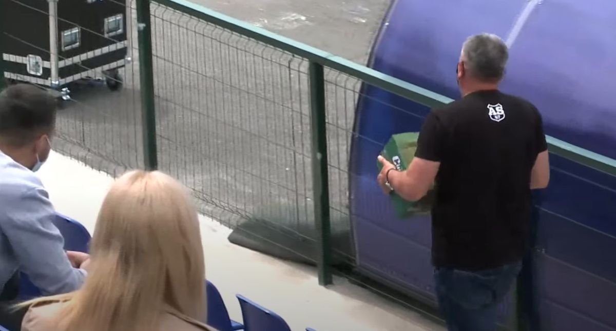 Imaginea zilei la „barajul” Mostiștea Ulmu - Steaua: ce s-a livrat în vestiarul „militarilor” :)