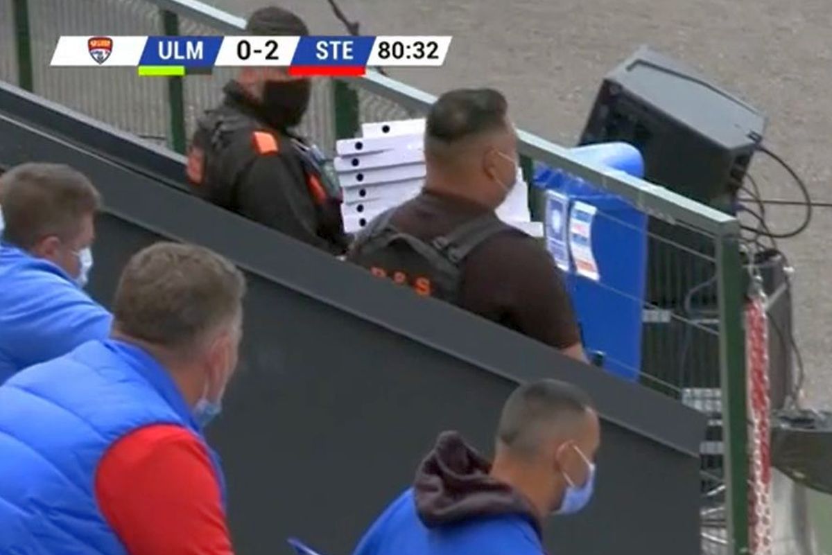 Imaginea zilei la „barajul” Mostiștea Ulmu - Steaua: ce s-a livrat în vestiarul „militarilor” :)