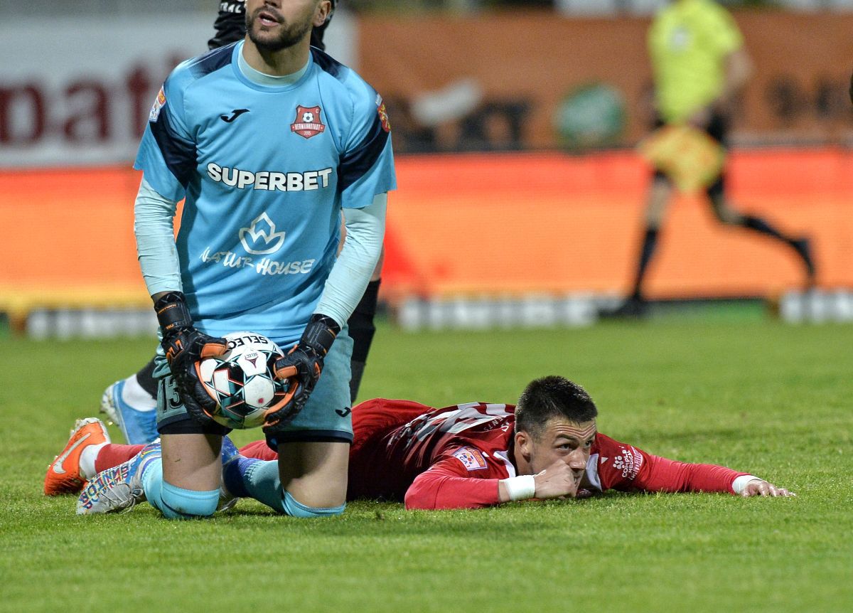 Auch! Contestă arbitrajul după Dinamo - Hermannstadt, dar NU știe regulamentul: „De ce-mi dai «roșu»?”