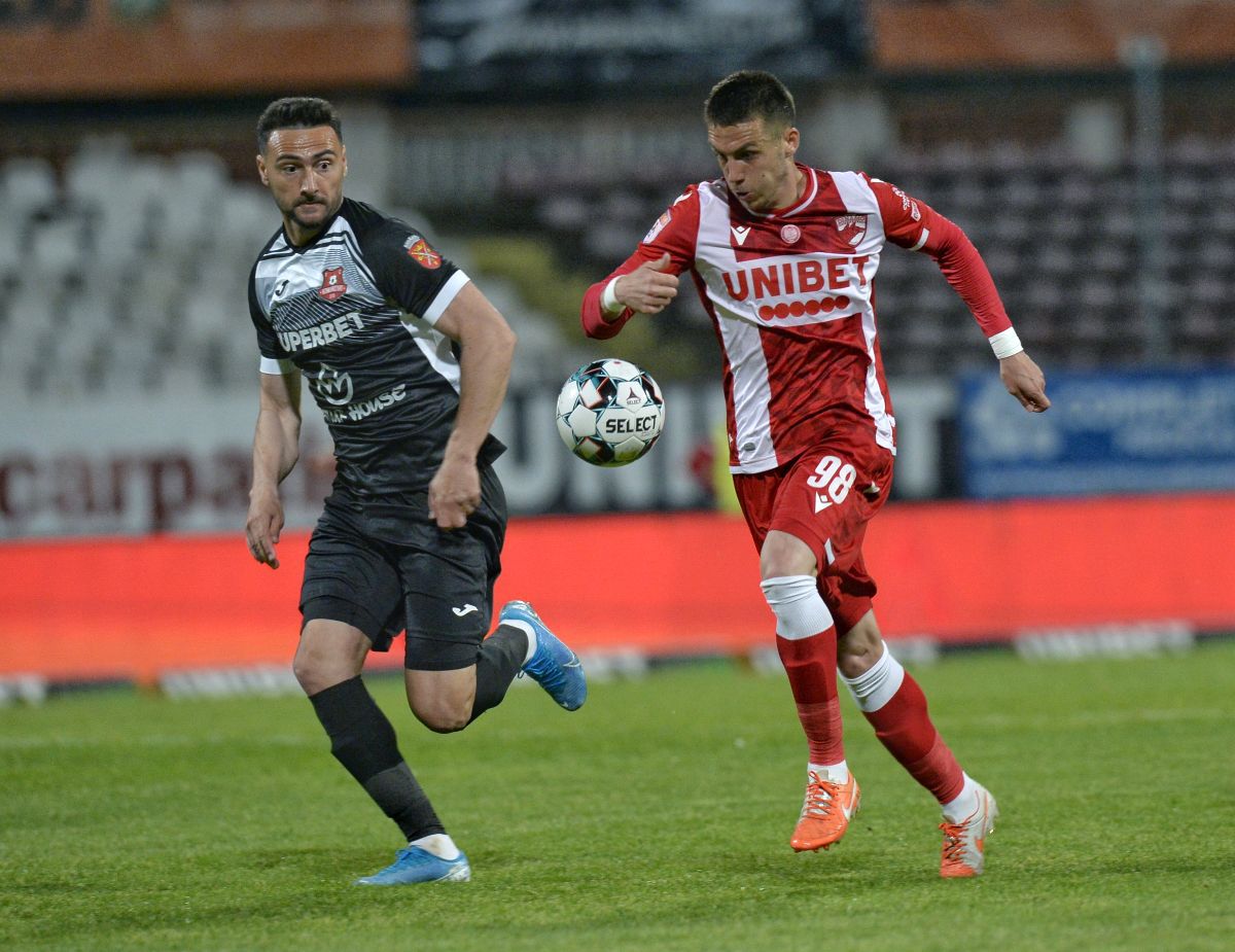 Penalty și eliminare în favoarea lui Dinamo în prima repriză » Jucătorul lui Hermannstadt, uimit de decizia arbitrului