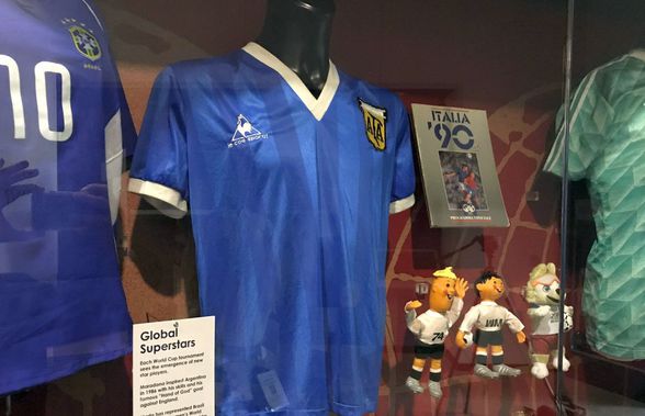 O legendă a fotbalului englez, despre tricoul lui Maradona: „Nu l-aș folosi nici să spăl vasele! Dacă am fi știut că e în vestiarul Angliei l-am fi rupt în mii de bucăți”