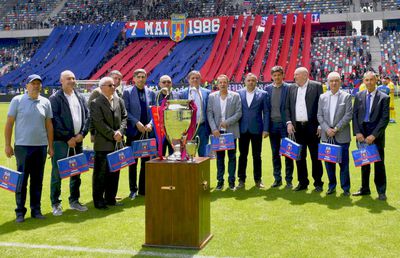 Momente speciale în Ghencea: Victor Pițurcă a dat lovitura de start la meciul Stelei + Eroii de la Sevilla, premiați la pauză