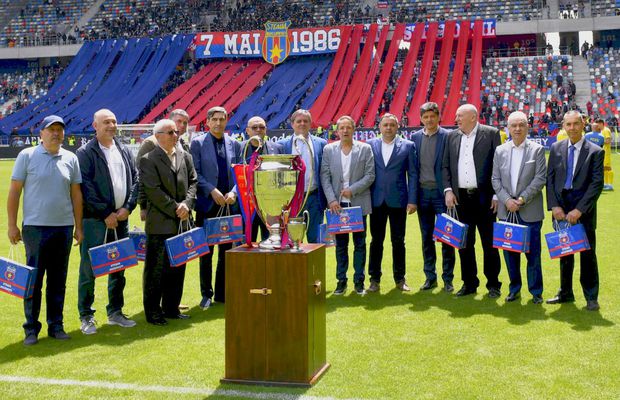 Momente speciale în Ghencea: Victor Pițurcă a dat lovitura de start la meciul Stelei + Eroii de la Sevilla, premiați la pauză