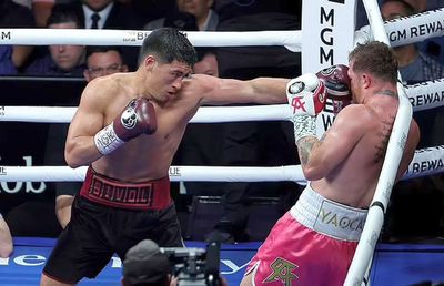 „Cel mai bun boxer din lume” a pierdut în fața lui Dmitry Bivol, campionul mondial din Rusia + Ce făceau Mike Tyson și Mayweather în tribune