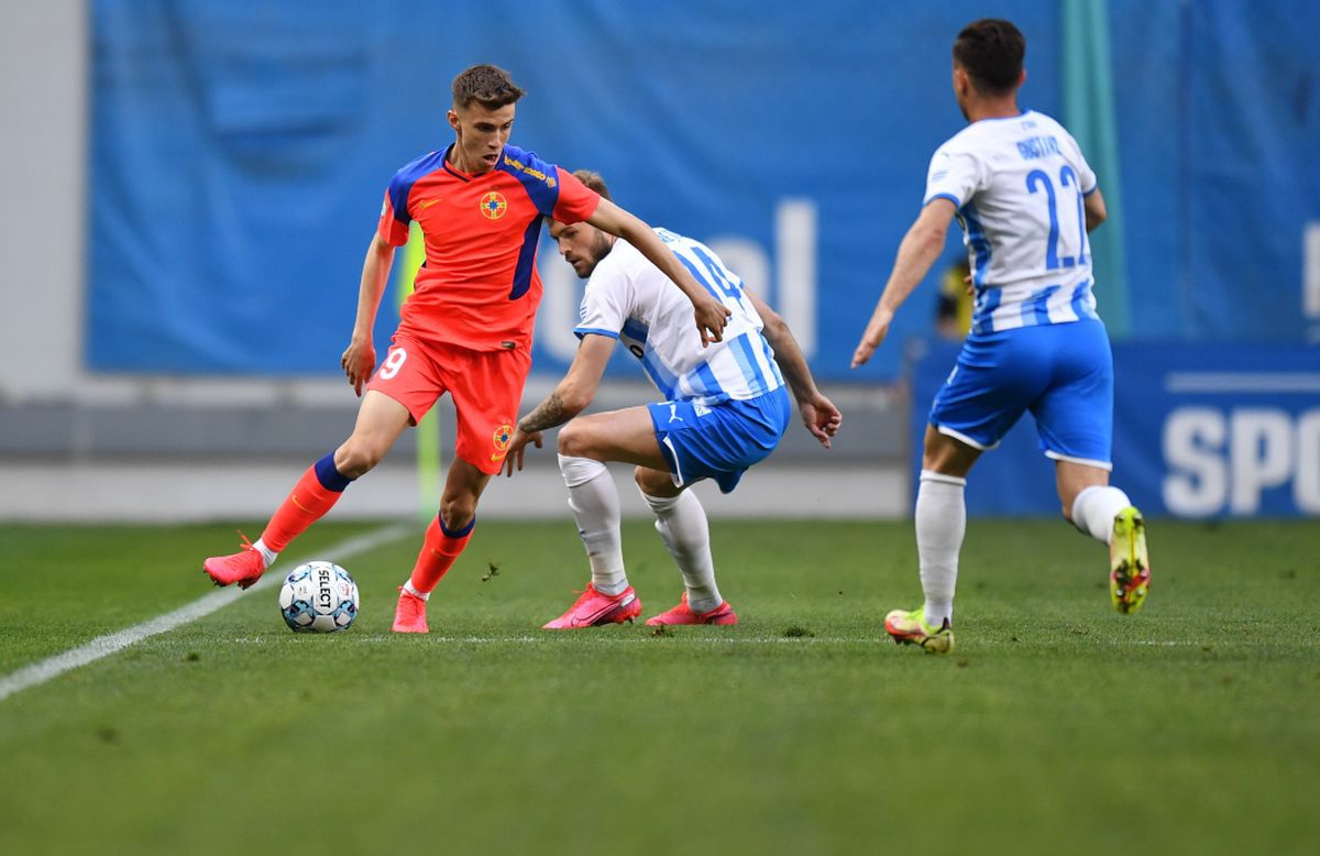 FCSB, salvată de defensivă în meciul cu Universitatea Craiova » Cine s-a remarcat la formația roș-albastră + 3 jucători au fost de nota 4