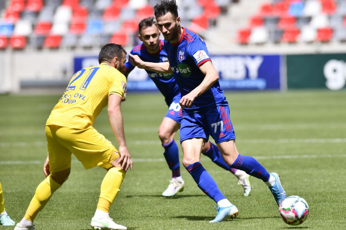 Momente speciale în Ghencea: Victor Pițurcă a dat lovitura de start la meciul Stelei + Eroii de la Sevilla, premiați la pauză