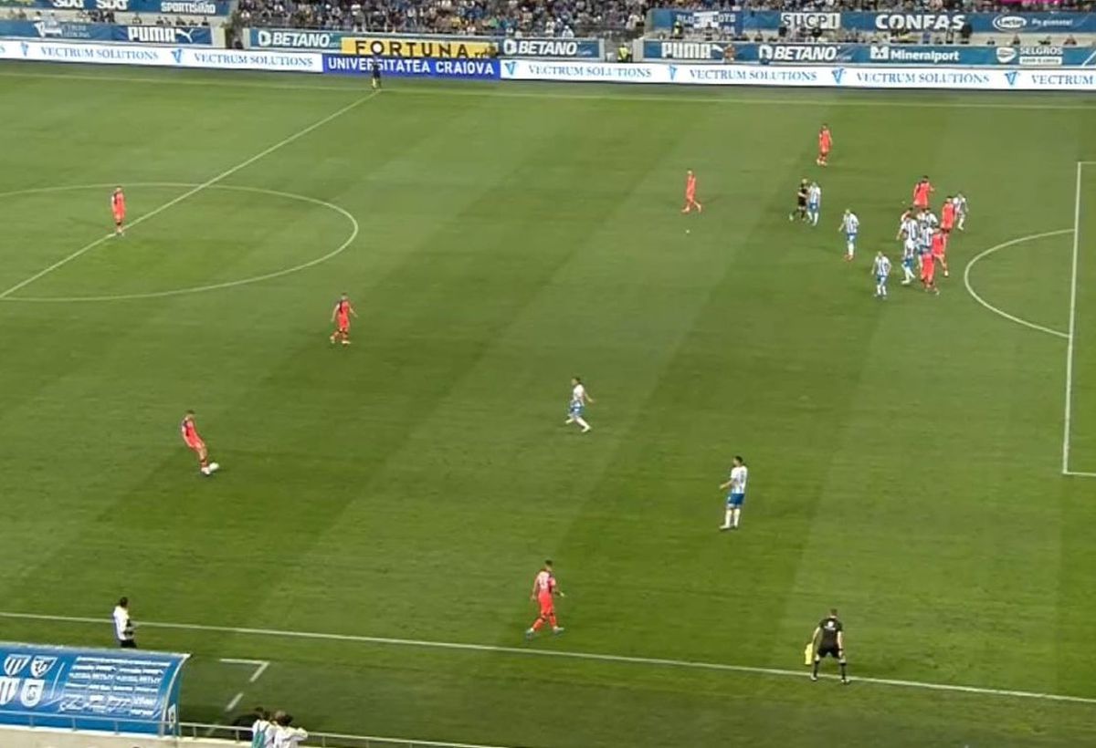 Fază controversată în Universitatea Craiova – FCSB » Formația roș-albastră a cerut penalty