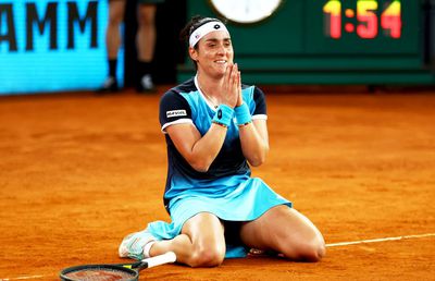 Ons Jabeur a scris istorie pe zgura din Madrid! Victorie în 3 seturi în finala cu Pegula: „Visurile devin realitate”