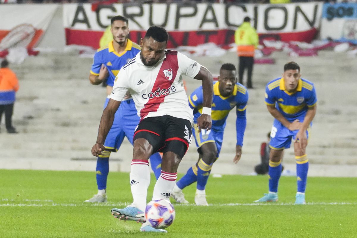Superclasico River Plate - Boca Juniors cu nervi, suspans și multe lovituri » Șapte eliminări dictate și poliția în teren la final