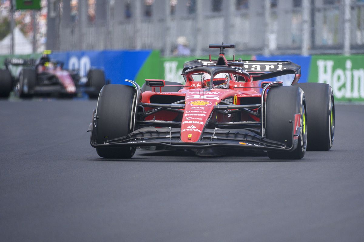 Ar fi cel mai tare cuplu al anului! Cu cine a fost zărit Lewis Hamilton în restaurantul exclusivist din Miami