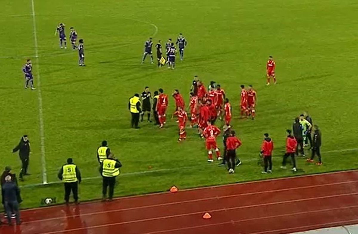 Haos la Pitești » FC Argeș a egalat în minutul 90+14, după al TREILEA penalty! Rednic a vrut să scoată echipa de pe teren!