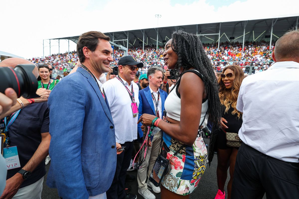 Ar fi cel mai tare cuplu al anului! Cu cine a fost zărit Lewis Hamilton în restaurantul exclusivist din Miami