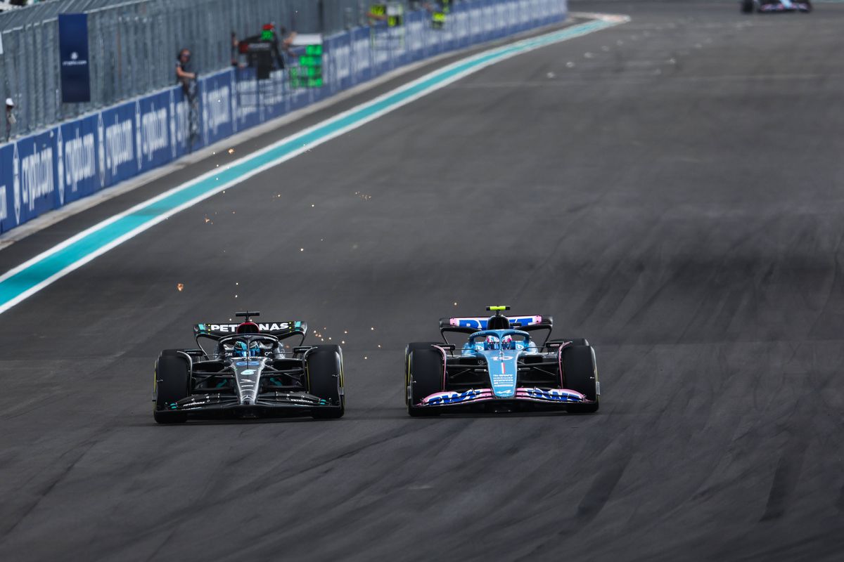 Ar fi cel mai tare cuplu al anului! Cu cine a fost zărit Lewis Hamilton în restaurantul exclusivist din Miami