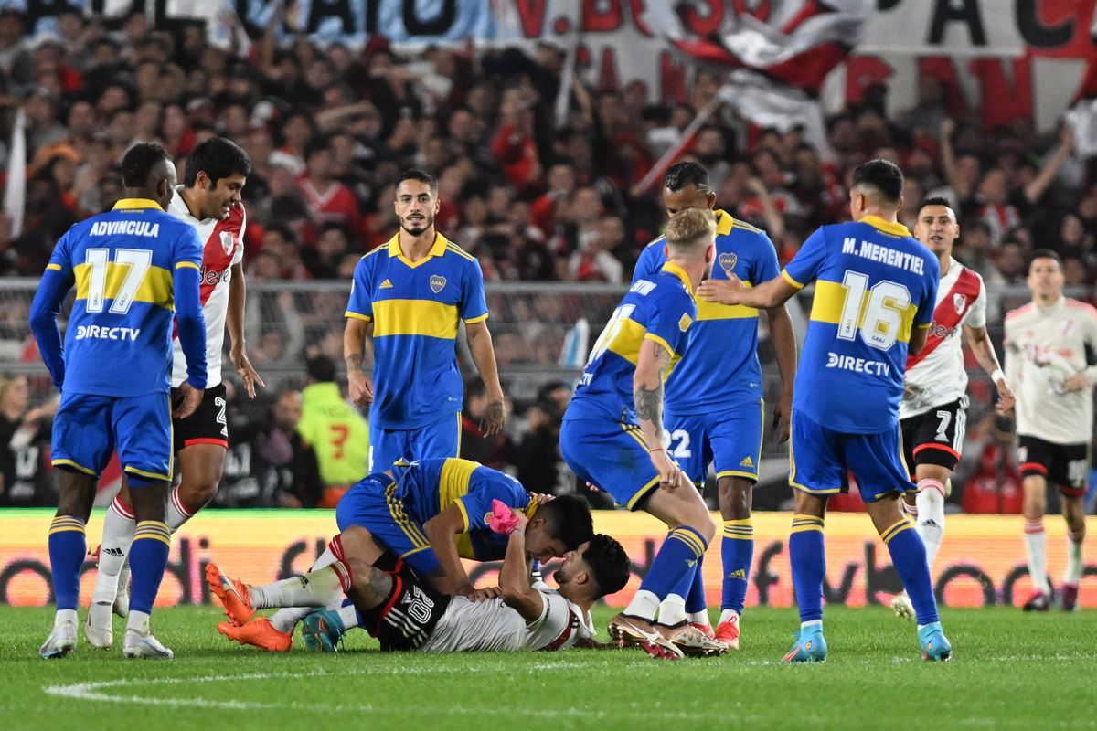 Superclasico River Plate - Boca Juniors cu nervi, suspans și multe lovituri » Șapte eliminări dictate și poliția în teren la final