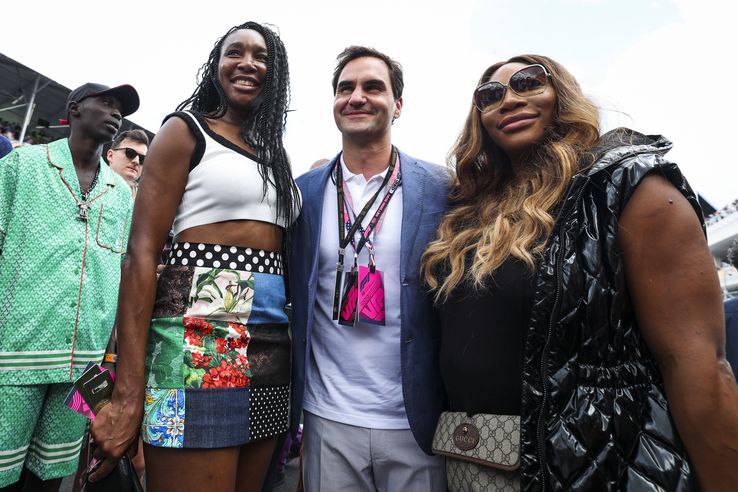 Serena și Venus Williams alături de Roger Federer. Foto: Imago Images