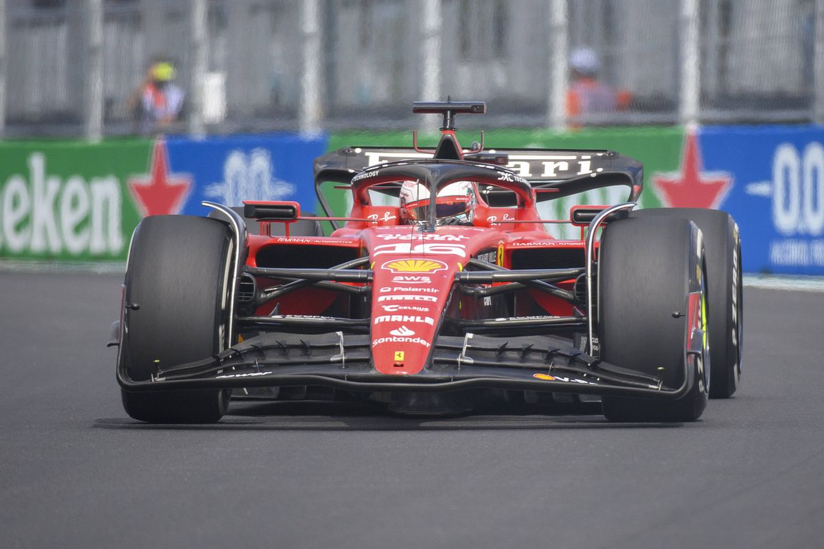 Ar fi cel mai tare cuplu al anului! Cu cine a fost zărit Lewis Hamilton în restaurantul exclusivist din Miami