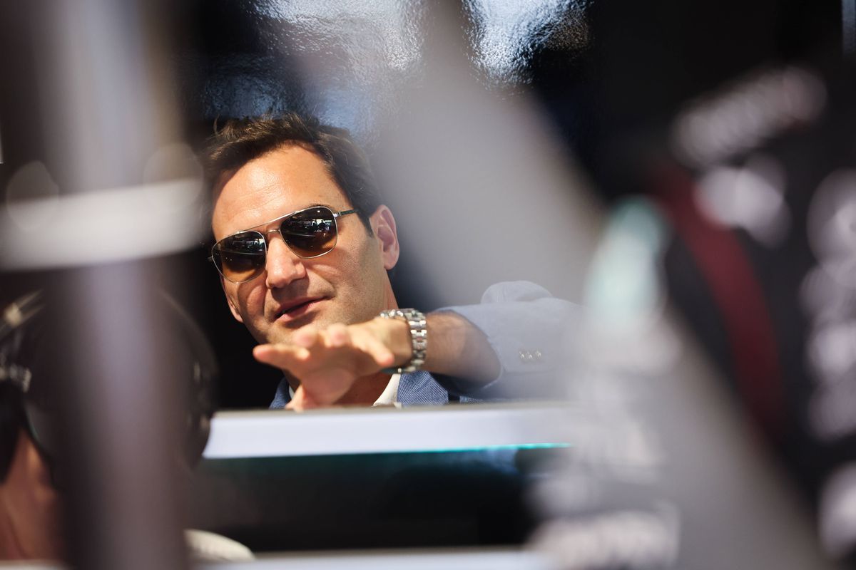 Ar fi cel mai tare cuplu al anului! Cu cine a fost zărit Lewis Hamilton în restaurantul exclusivist din Miami