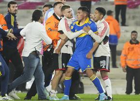 Superclasico River Plate - Boca Juniors cu nervi, suspans și multe lovituri » Șapte eliminări dictate și poliția în teren la final