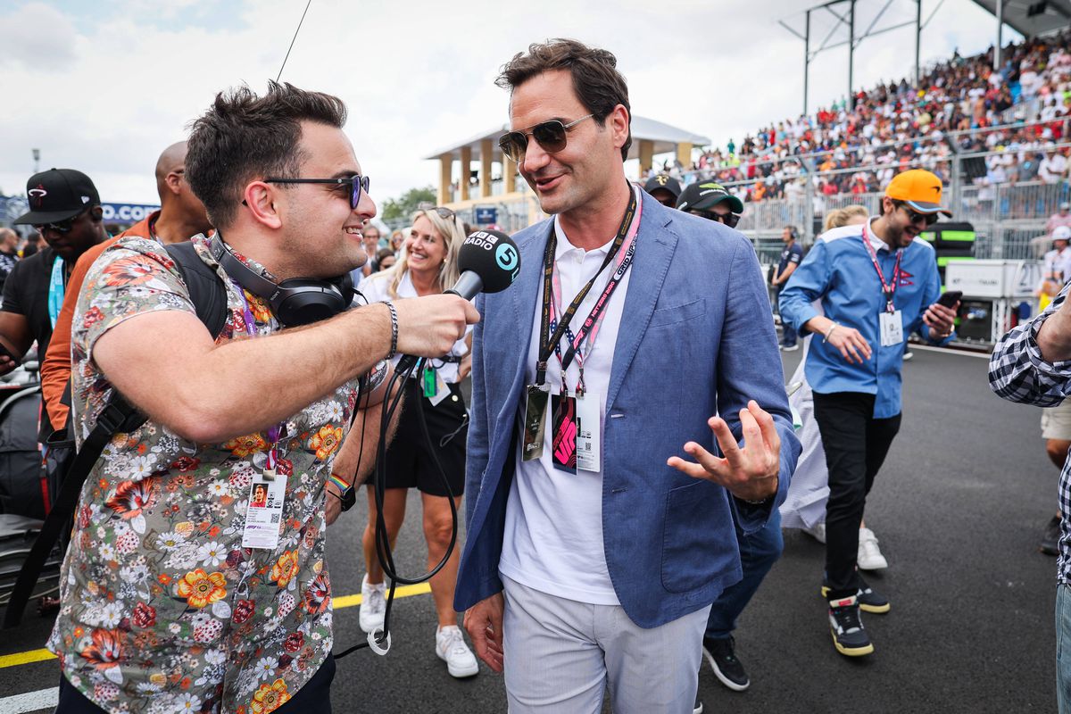 Ar fi cel mai tare cuplu al anului! Cu cine a fost zărit Lewis Hamilton în restaurantul exclusivist din Miami