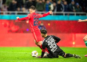 Două momente cheie în prima repriză din FCSB - Sepsi » Gol analizat cu VAR și penalty acordat după expirarea timpului suplimentar