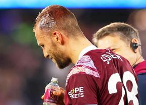 Sperietură în West Ham - Manchester United: s-au lovit la cap, dar au continuat jocul, după 7 minute de îngrijiri medicale