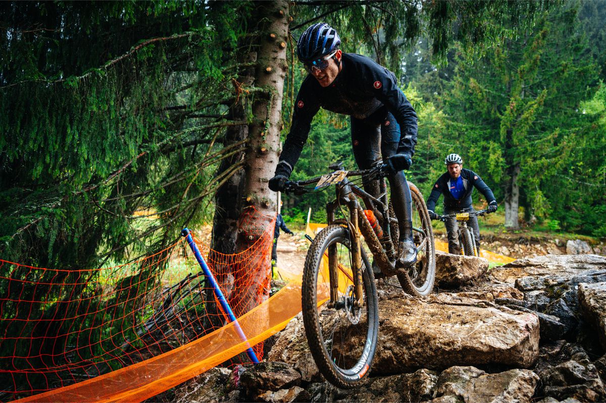 Capitala europeană a ciclismului off-road s-a mutat la Cheile Grădiștei » Au început Campionatele Europene de Mountain Bike