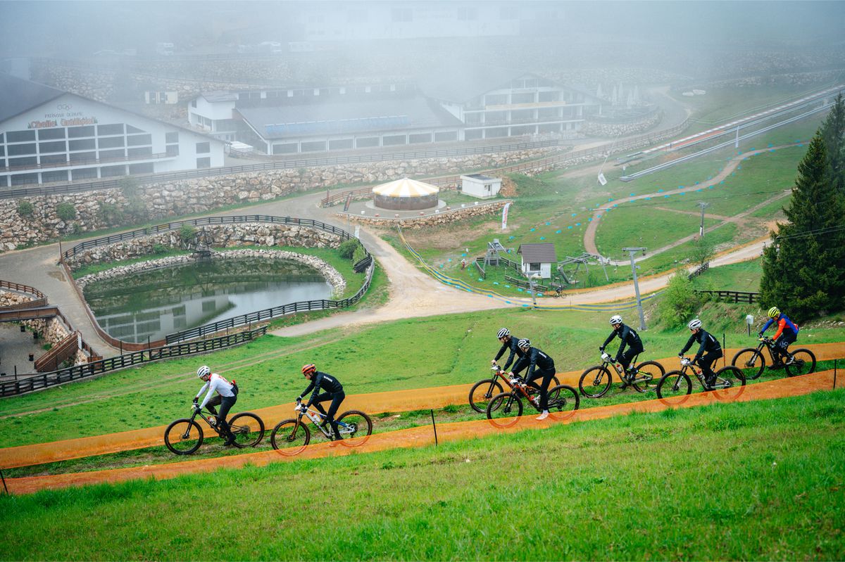 Capitala europeană a ciclismului off-road s-a mutat la Cheile Grădiștei » Au început Campionatele Europene de Mountain Bike