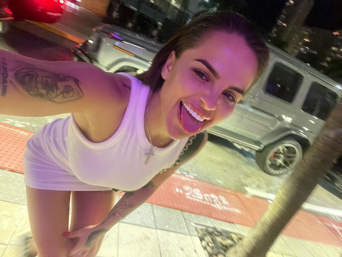 Ce face acum femeia pentru care „Cristi Tănase i-a dat doi pumni în faţă lui «Bulae»”