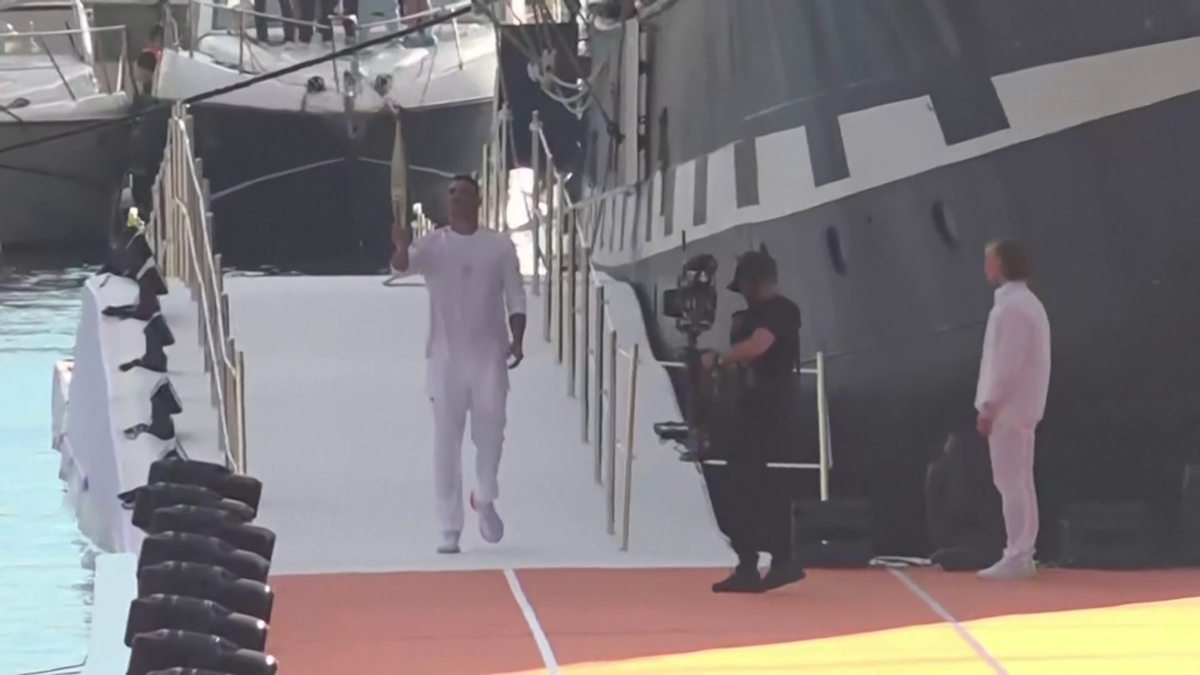 Flacăra olimpică a ajuns la Marsilia, la bordul velierului Belem