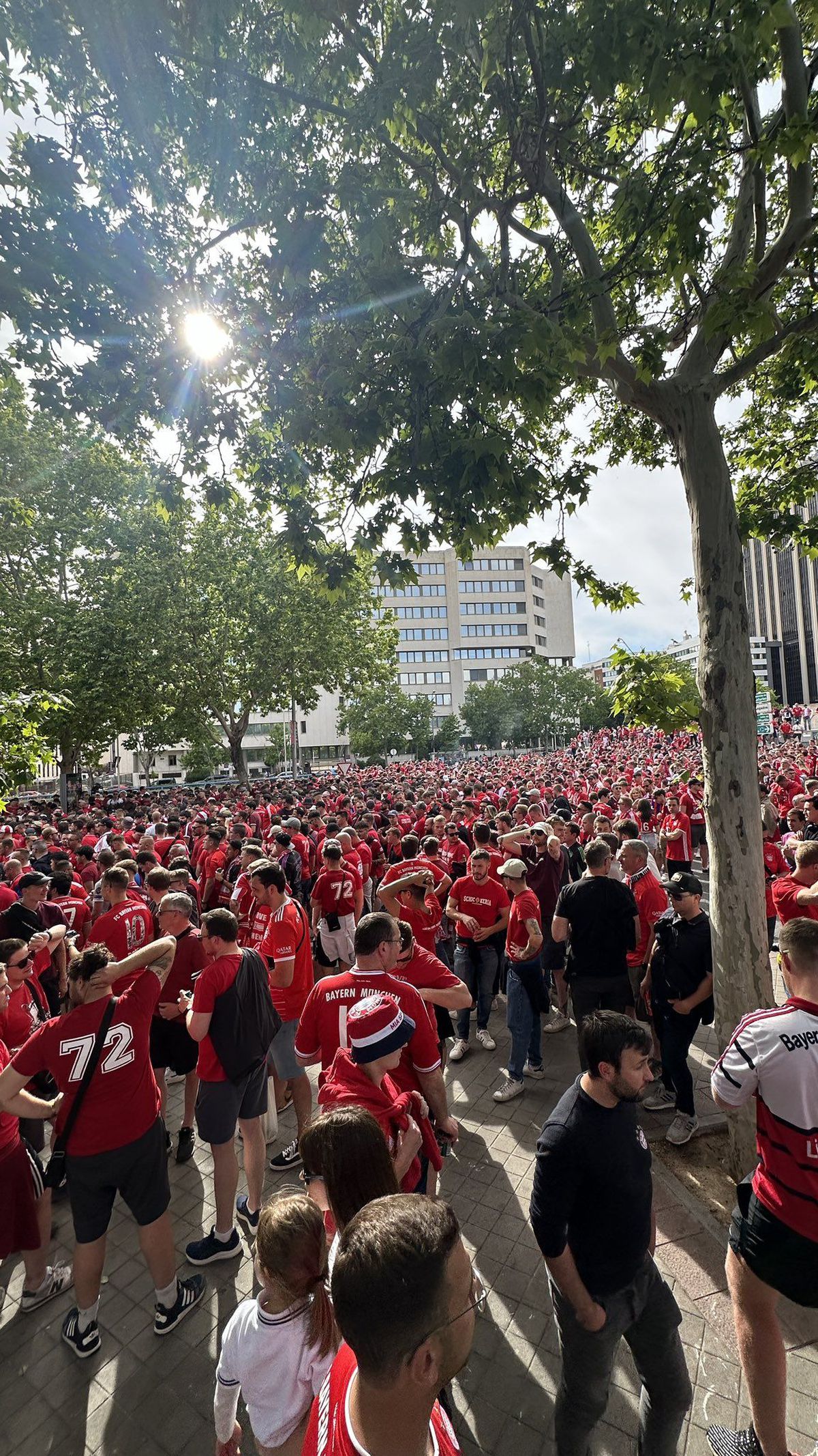 „Invazie” la Madrid » Mii de fani ai lui Bayern s-au dat în spectacol pe străzi
