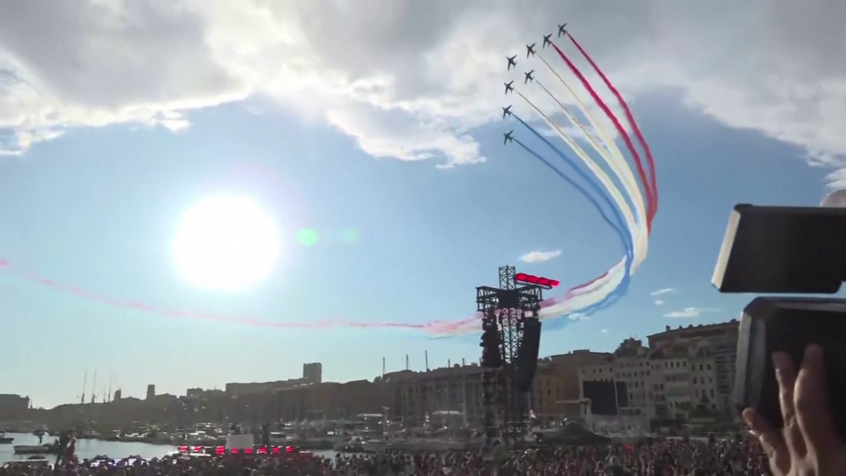 Flacăra olimpică a ajuns la Marsilia, la bordul velierului Belem