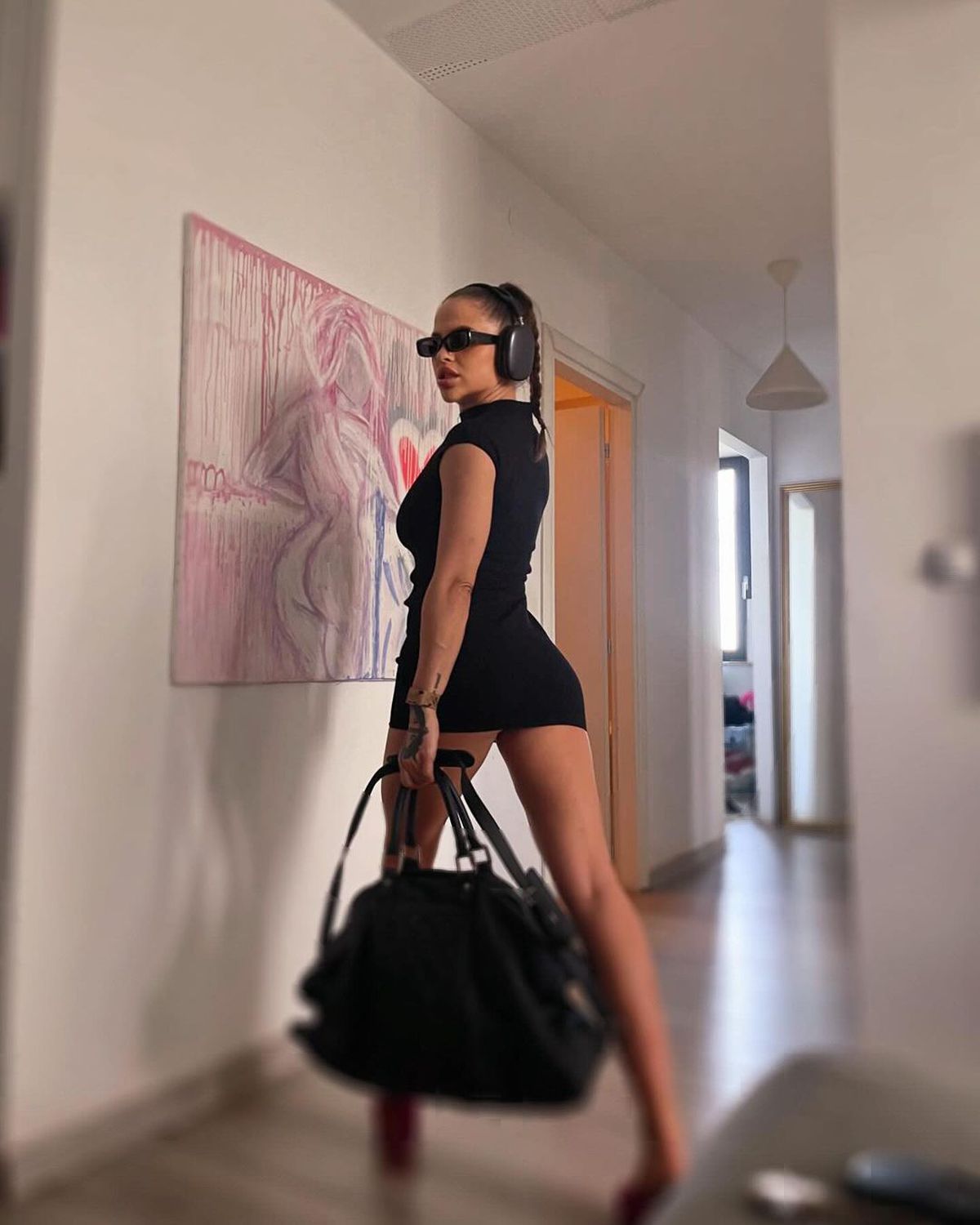 Ce face acum femeia pentru care „Cristi Tănase i-a dat doi pumni în faţă lui «Bulae»”