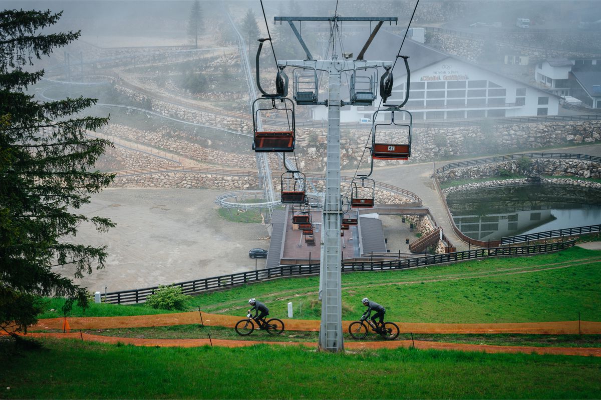 Capitala europeană a ciclismului off-road s-a mutat la Cheile Grădiștei » Au început Campionatele Europene de Mountain Bike