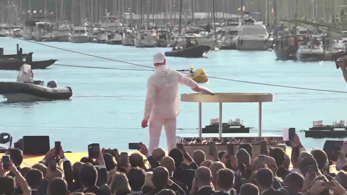 Flacăra olimpică a ajuns la Marsilia, la bordul velierului Belem