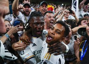 Real Madrid, clubul miracolelor! Imagini FABULOASE: starurile lui Ancelotti au urcat în peluză după meci, scene dezlănțuite pe „Bernabeu” » 40 de fotografii pentru istorie
