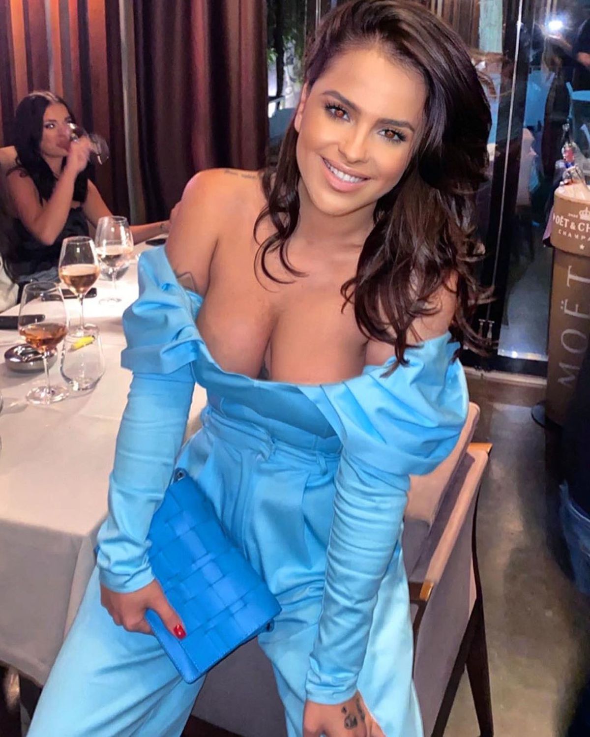 Ce face acum femeia pentru care „Cristi Tănase i-a dat doi pumni în faţă lui «Bulae»”