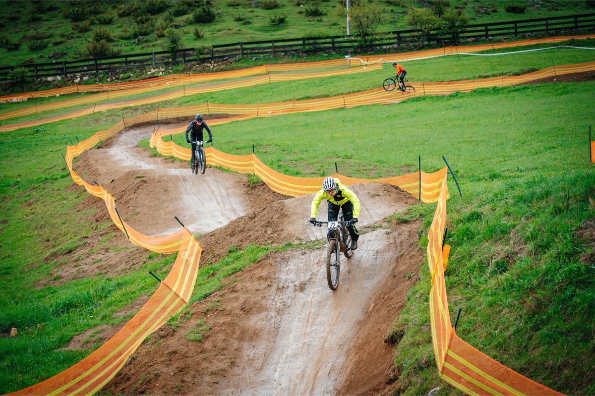 Capitala europeană a ciclismului off-road s-a mutat la Cheile Grădiștei » Au început Campionatele Europene de Mountain Bike