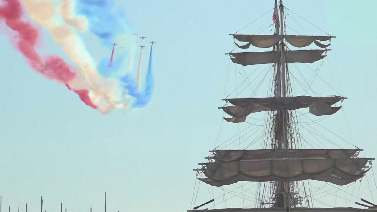 Flacăra olimpică a ajuns la Marsilia, la bordul velierului Belem