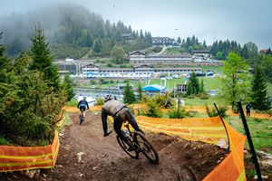 Capitala europeană a ciclismului off-road s-a mutat la Cheile Grădiștei » Au început Campionatele Europene de Mountain Bike
