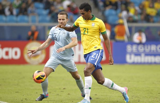 Un fost câștigător al Cupei Confederațiilor și al Cupei Angliei a fost arestat direct din autocarul echipei!