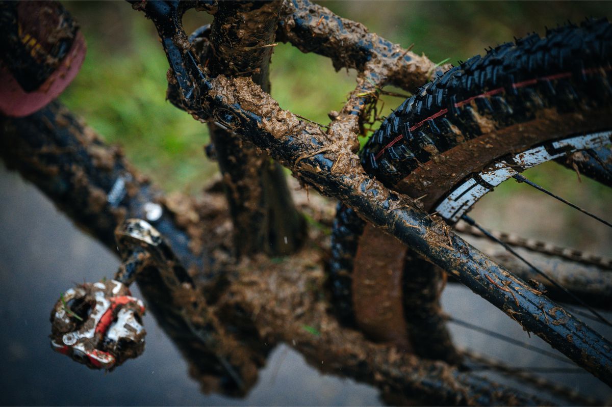 Capitala europeană a ciclismului off-road s-a mutat la Cheile Grădiștei » Au început Campionatele Europene de Mountain Bike